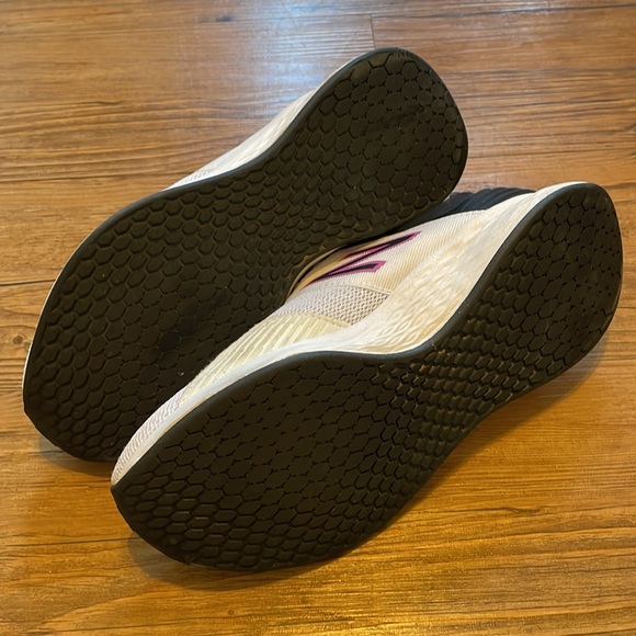 New Balance gym shoes size 8 - Picture 5 of 7